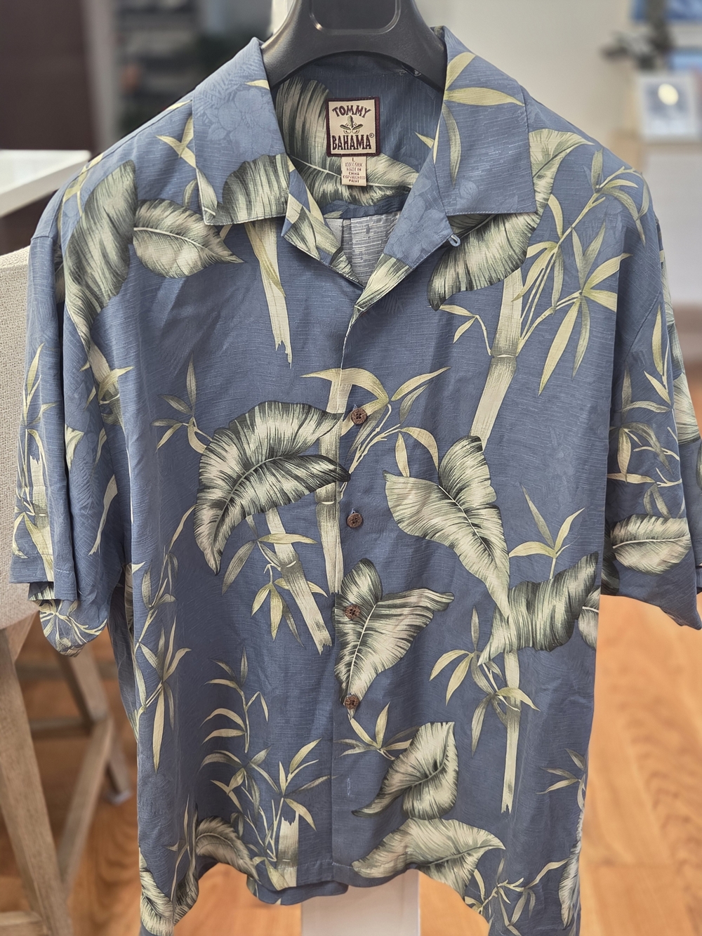 Tommy Bahama Men's VTG 1980s Blue and Green Tropical Print Camp Shirt (L)